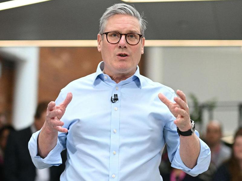 Starmer Blames Officials Over Mandelson Appointment Scandal