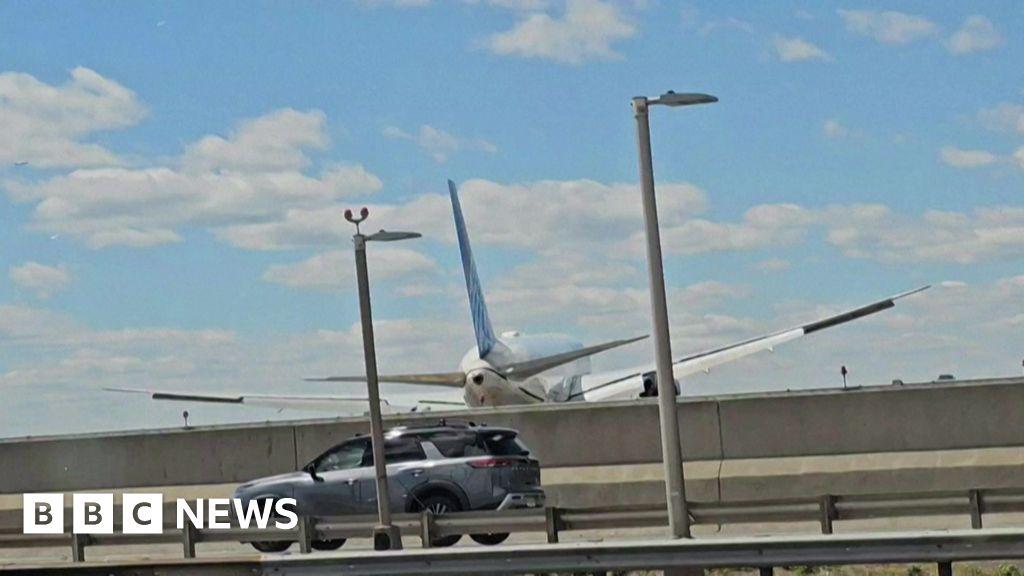 One injured after plane hits truck while landing in Newark