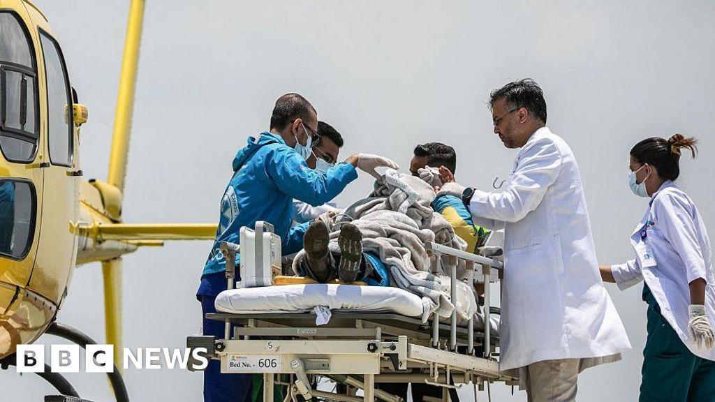 Miracle on Everest: Guide believed dead spotted crawling down ice