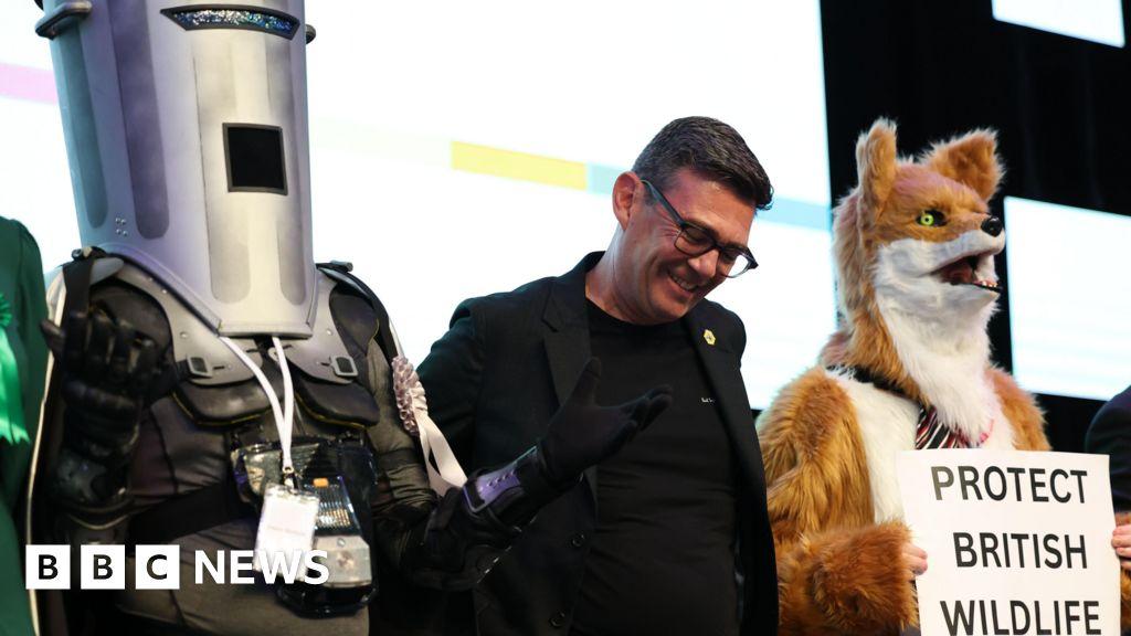 Why candidates dress up and run in major UK elections