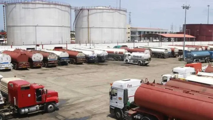 Petrol prices: Oil marketers urge refiners to reflect crude oil decline
