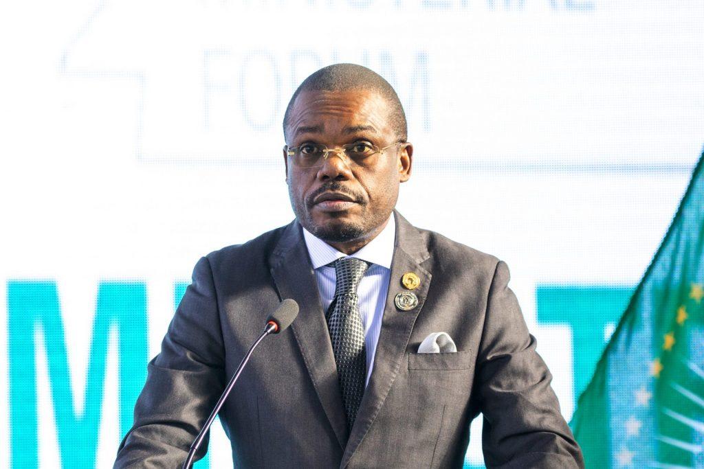 Africa receives $498.8 million Ebola response pledges as death toll hits 220