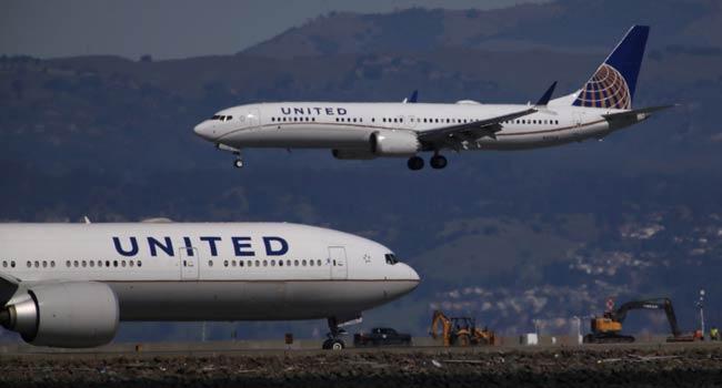 Passenger Jet Clips Lamppost, Truck While Landing At Newark