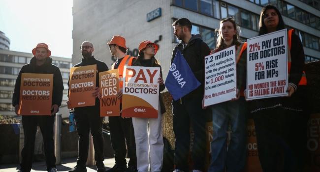 Doctors In England Go On Strike For The 15th Time In 3 Years