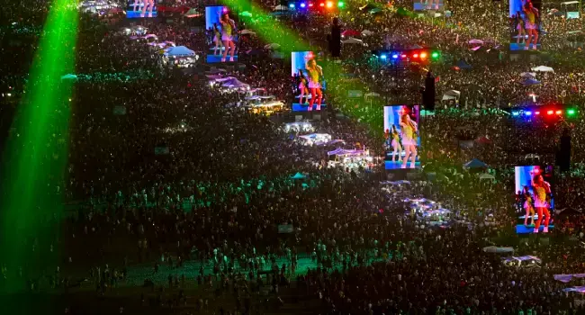 Massive Crowds Fill Rio's Copacabana Beach For Shakira Concert