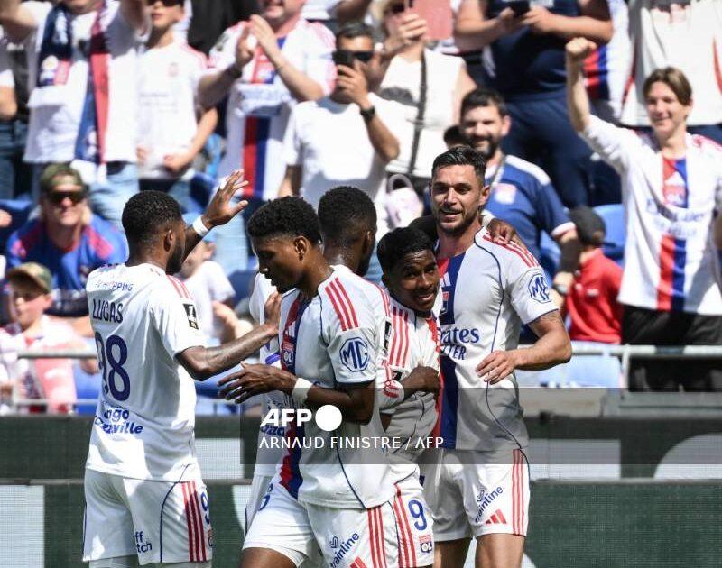 PSG close in on Ligue 1 title, win 3-0 against Angers
