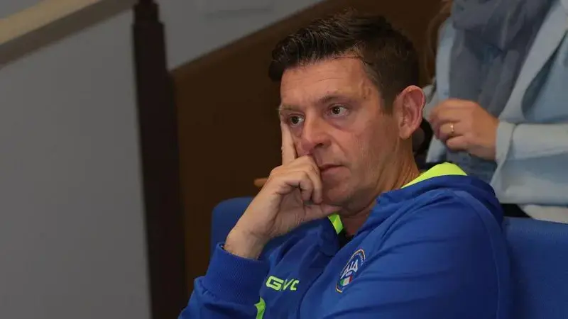 Serie A referee chief Rocchi suspends self over fraud probe