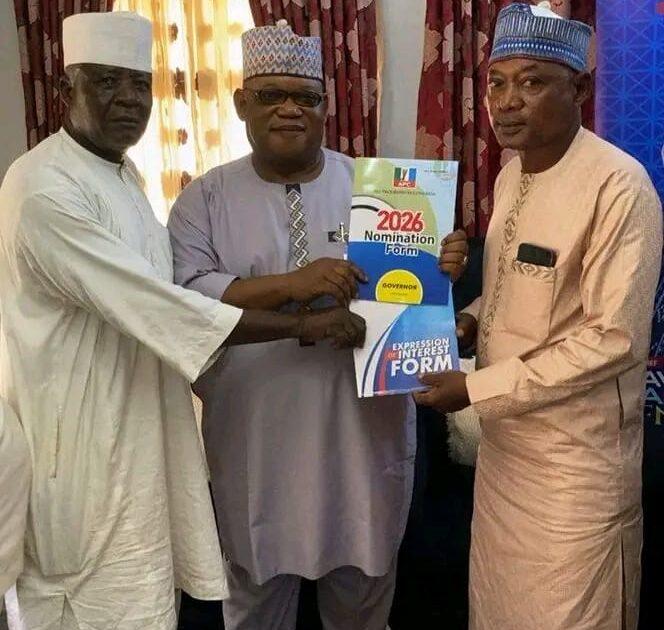 Taraba APC leaders buy governorship form for aspirant