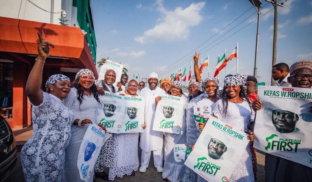 Plateau gov aspirant submits PDP nomination forms