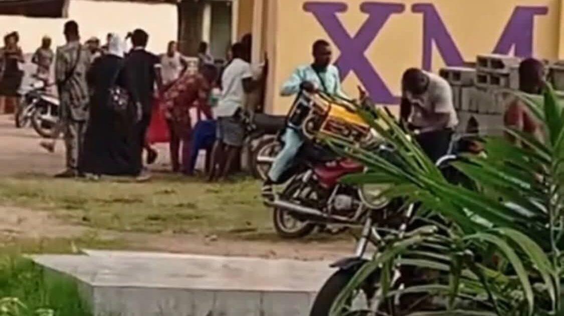 Victims loot XM ponzi scheme office in Badagry after crash