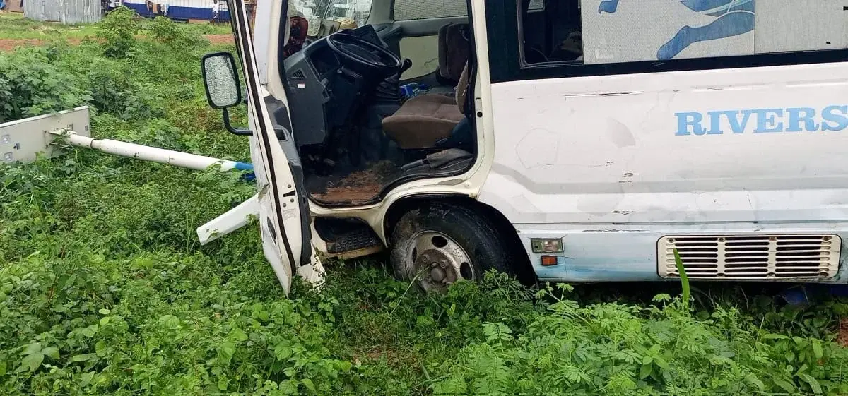 BREAKING: Players, officials injured as Rivers United team bus crashes in P’Harcourt