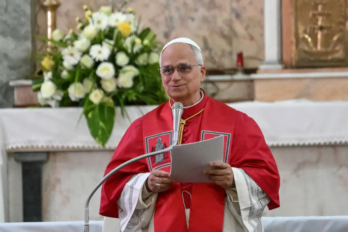 Pope begins cardinals' gathering with anti-war message