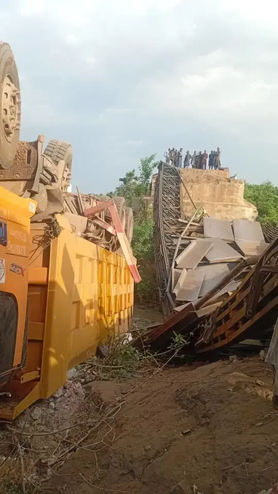 Kwara-Oyo bridge collapse disrupts traffic, injures several commuters
