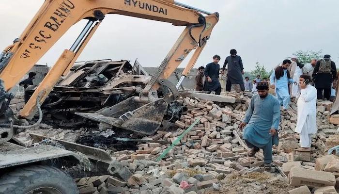 Pakistan Police Station Attack Kills 14 Officers In Car Bombing And Ambush