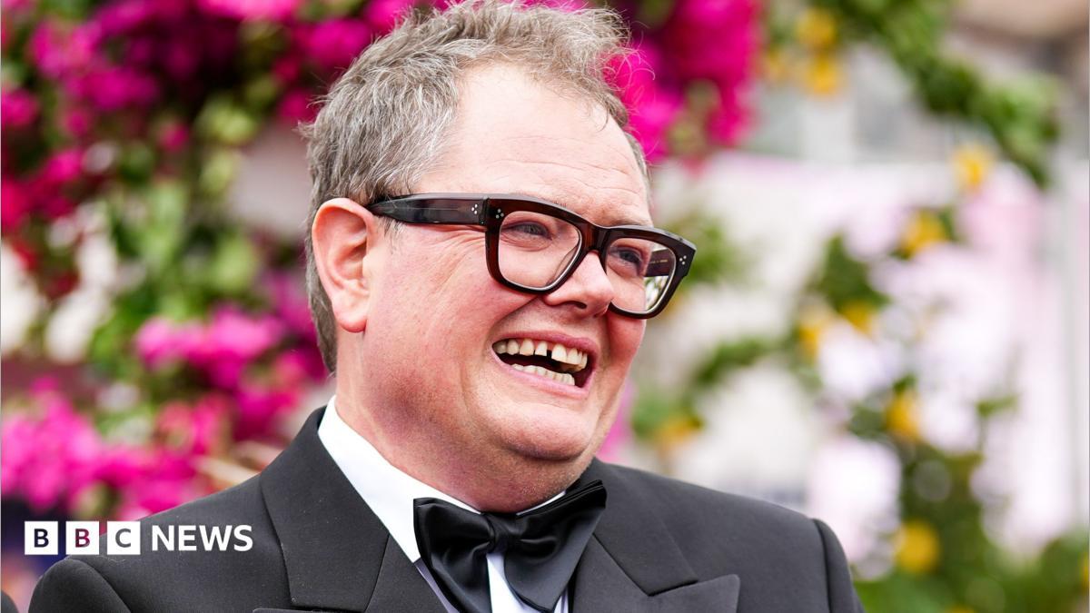 Alan Carr doesn't want them, do you? Contents of comedian's castle to be sold