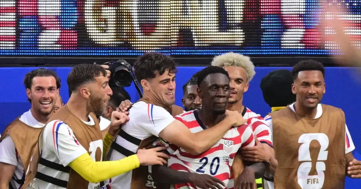 USA down Australia 2-0 to reach World Cup knockout rounds