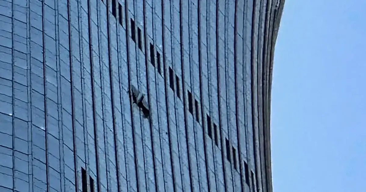 Pilot dies, 13 Injured as aircraft crashes into Beijing skyscraper